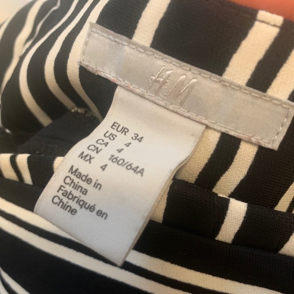 Supper cute black and white striped shorts ♥️ - Picture 4 of 4